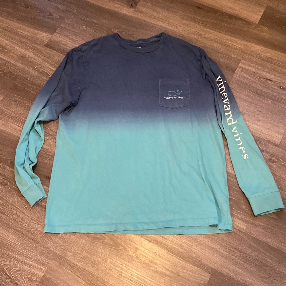 Vineyard Vines tie-die hombre long sleeve tee in size Large